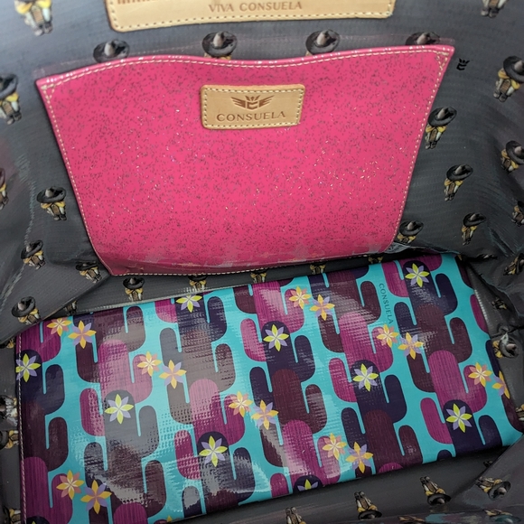 Consuela Large Zippered Tote - Twyla Legacy Cactus *RETIRED* - Picture 9 of 14